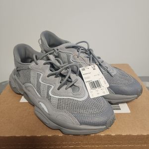 SOOOLLLDDD!!  Mens Adidas Ozweego Size 11.5